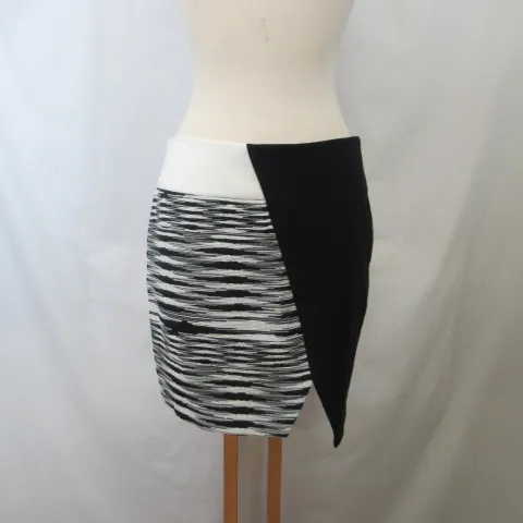 BF370 - Mini-jupe asymétrique - Cop Copine - Taille 38