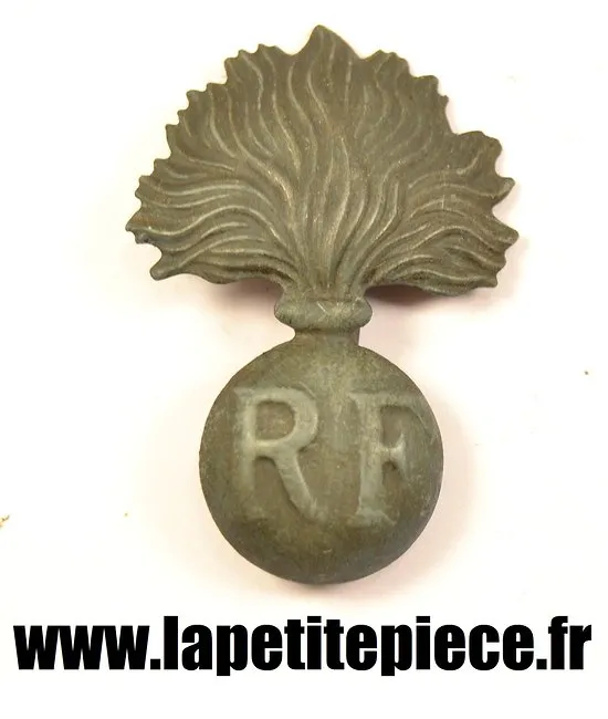 Reproduction peinte et patinée insigne de casque adrian modèle 1915 infanterie, france première guerre mond